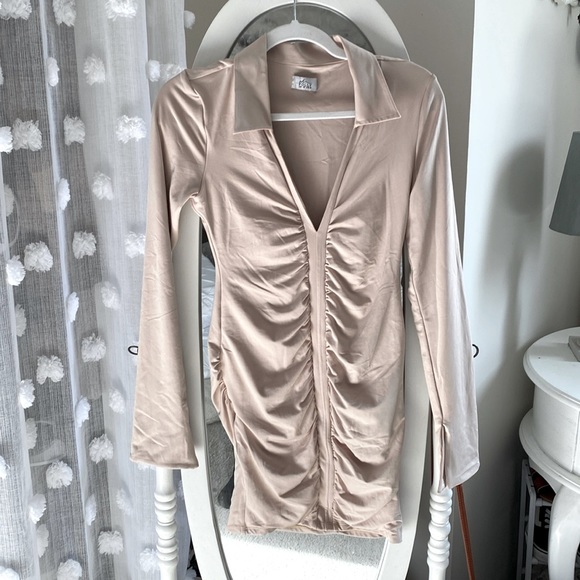 Oh Polly Dresses & Skirts - Oh Polly scrunch dress size 6